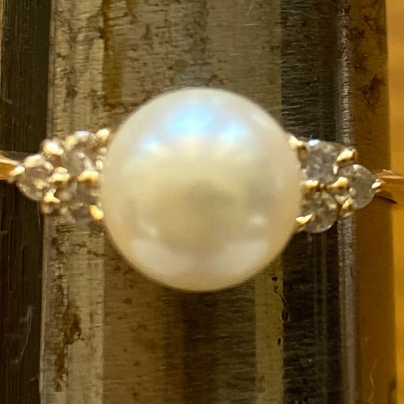 Cultured Pearl and Diamond SOLID 14K Yellow Gold Ring - Picture 7 of 8